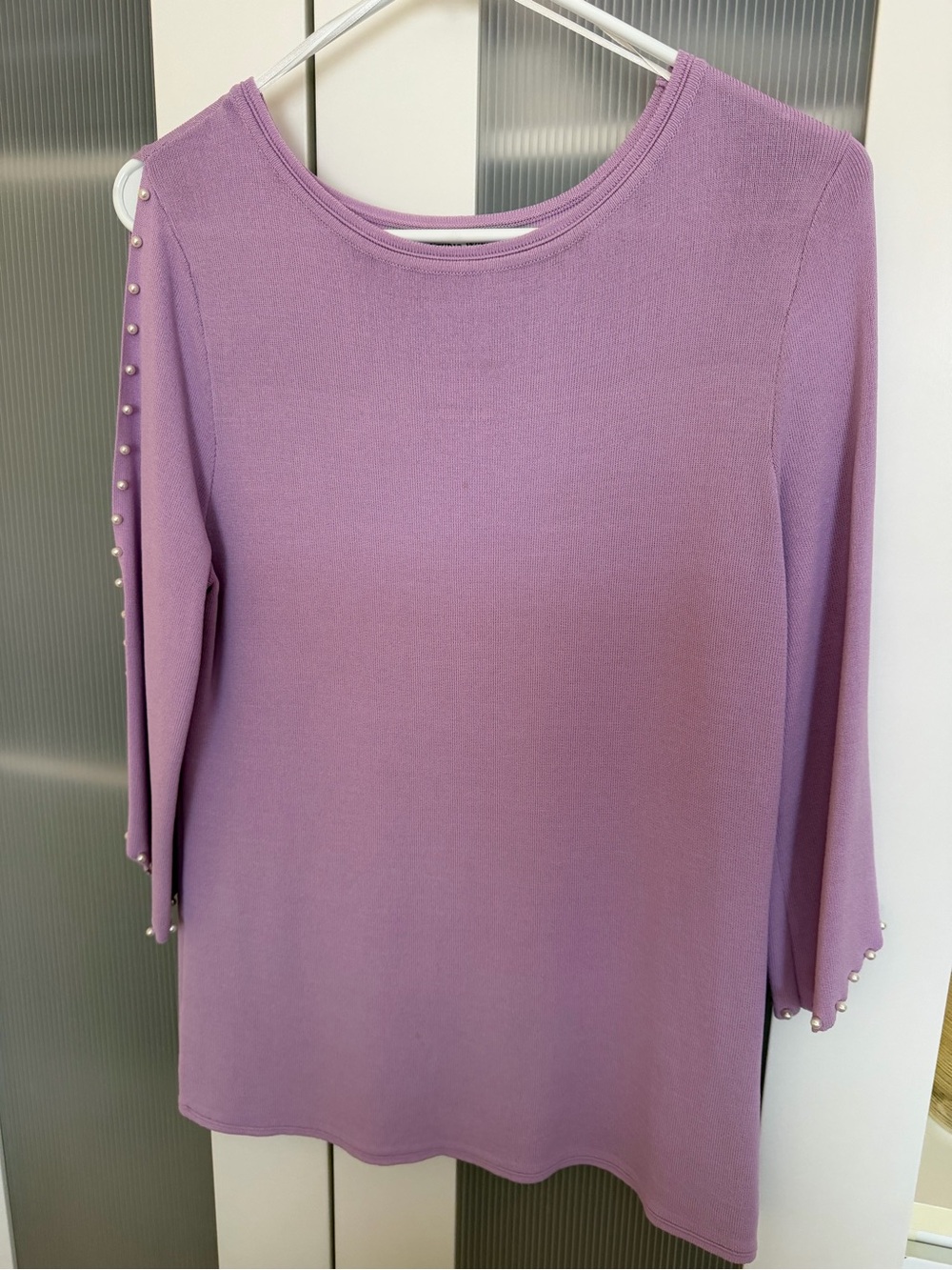Lilac top / blouse with pearl